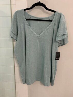 Torrid flutter sleeve raglan tee size 1